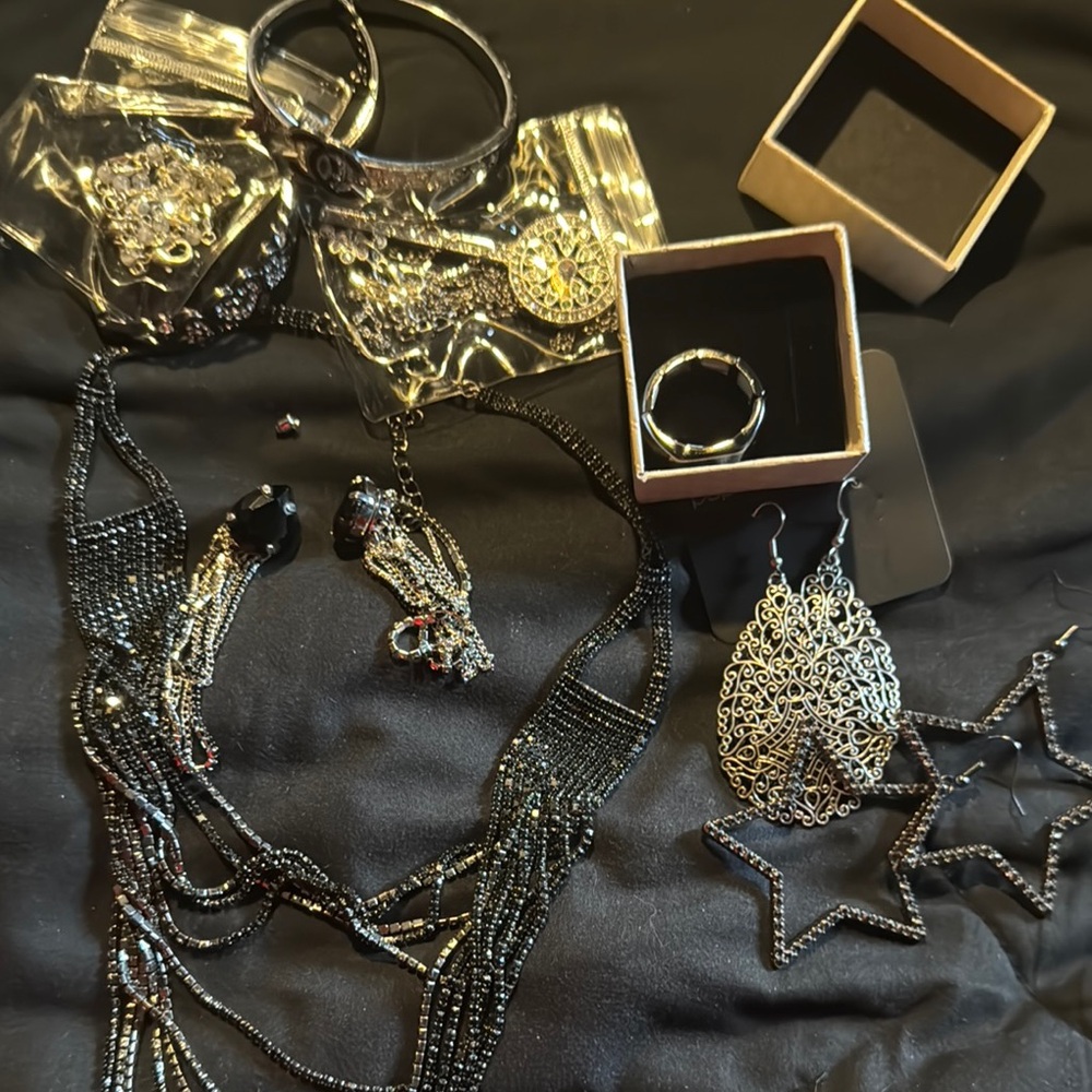 Mystery ban/jar, lot, whole sale of jewelry